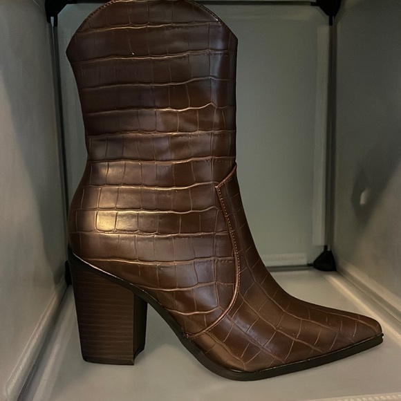 Brown cowboy boots - Picture 1 of 3